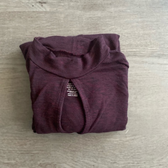 AE Soft and Sexy Keyhole Long Sleeve Top - Picture 9 of 11